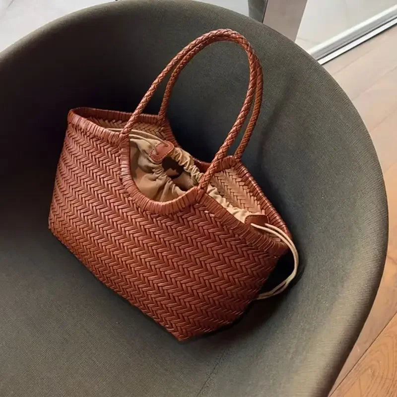 Designer Straw Woven Women's Tote Bag Large Capacity Dumpling-shaped Straw Woven Shoulder Bag Fashion Wing-shaped Shoulder Bag