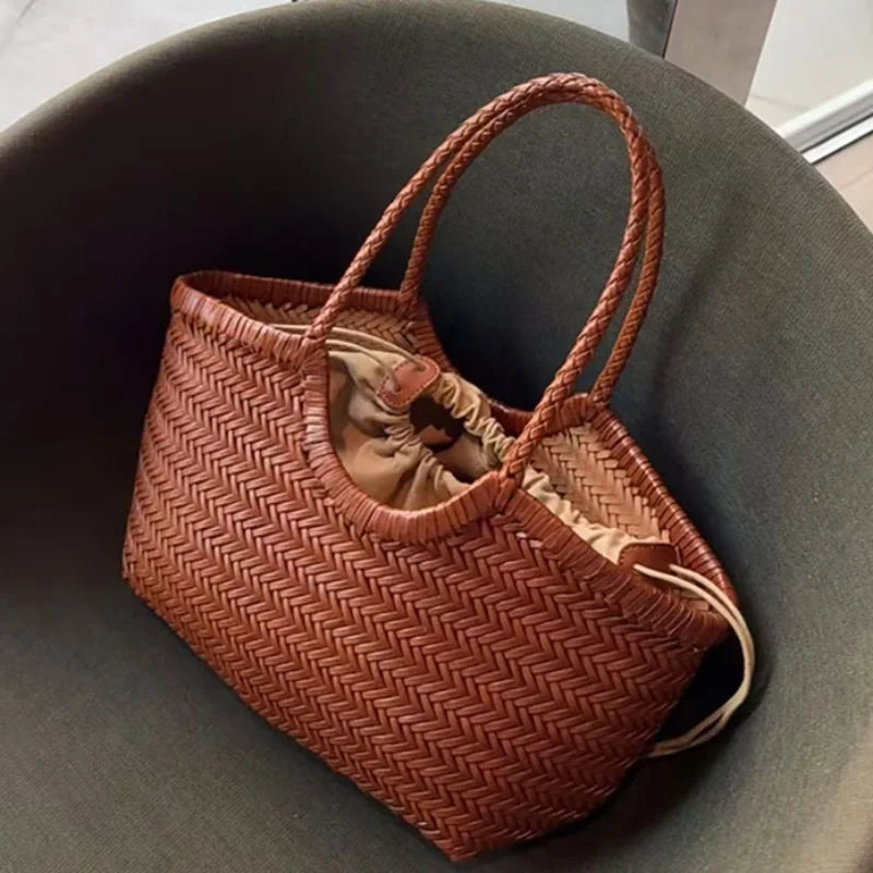 Designer Straw Woven Women's Tote Bag Large Capacity Dumpling-shaped Straw Woven Shoulder Bag Fashion Wing-shaped Shoulder Bag